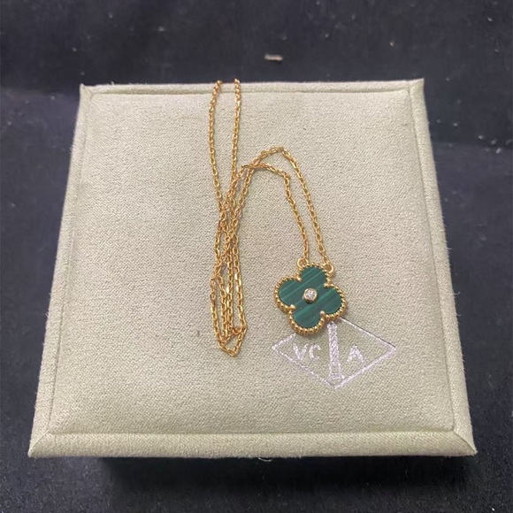 Van Cleef & Arpels Jewelry - Van Cleef & Arpels fashion necklace